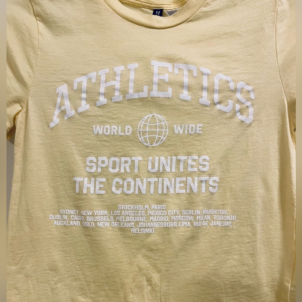 H & M Divided baby graphic tee. - Picture 2 of 6